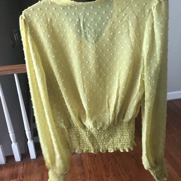 light yellow blouse w scrunched waist - Picture 3 of 6